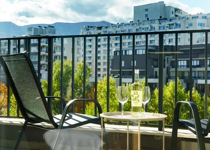 The Blackpeak View Sofía